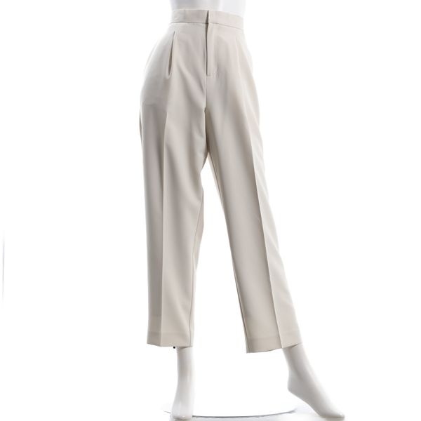 タック入りテーパードパンツ