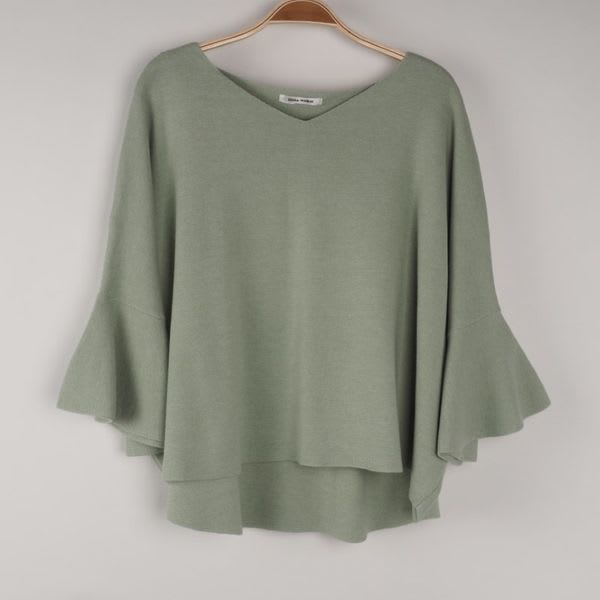 Vネックベルスリーブニット