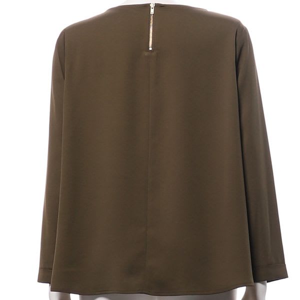 シンプルボートネックブラウス