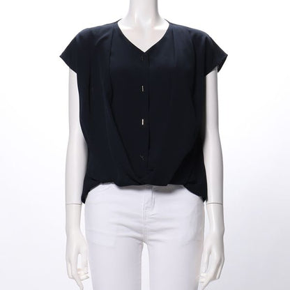 裾タック飾りボタンブラウス