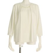 プリーツデザインパール付きブラウス