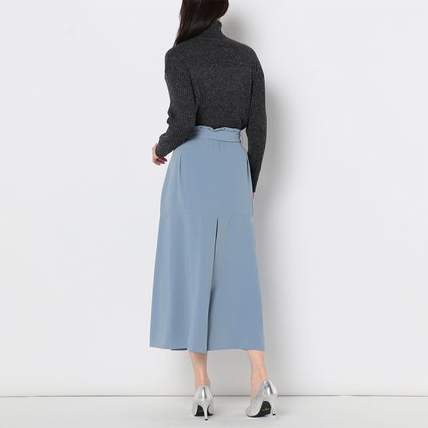 ドロップショルダータートルニット