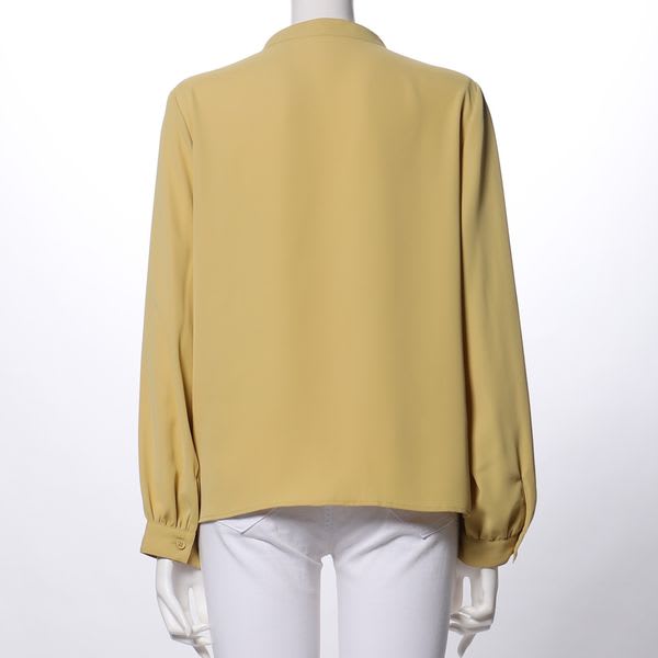 クルーネックギャザーフロントボタンブラウス