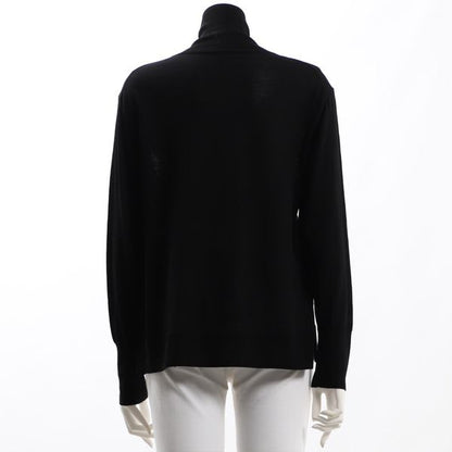 ケーブル編みタートルネックニット