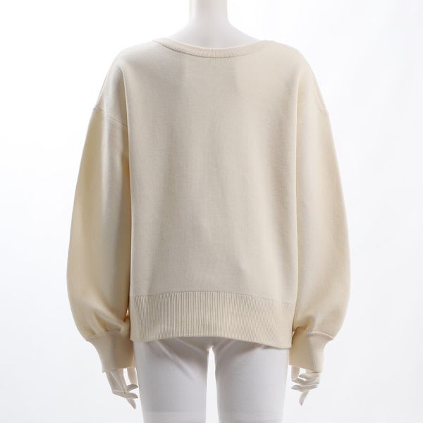 ドロップショルダーのニットカーディガン