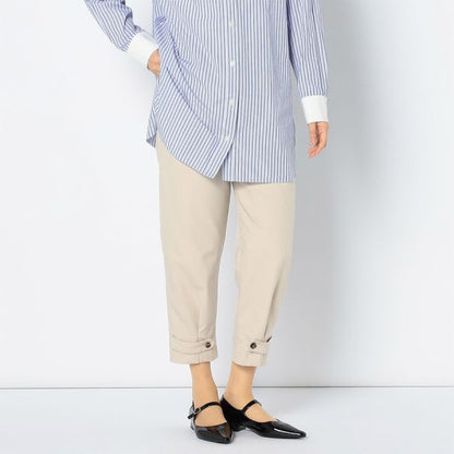 タック入りテーパードパンツ