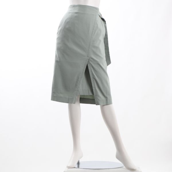 フロントスリットラップ風スカート