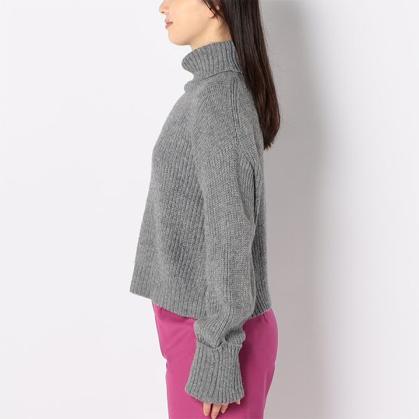 お袖折り返しデザインタートルネックニット