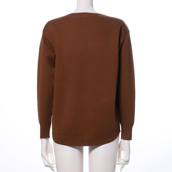 ボートネックボタン付き長袖ニット