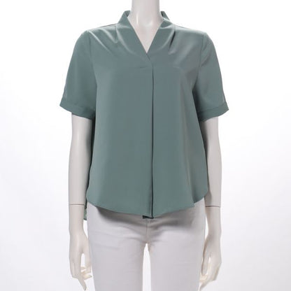 Vラインタックブラウス