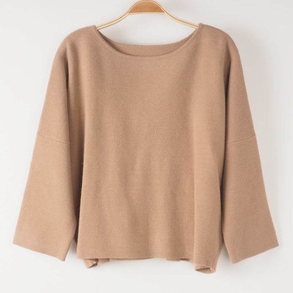 デコルテラインギャザーニット