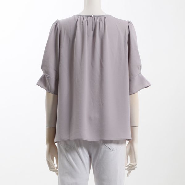 メタルバー付きパフスリーブブラウス