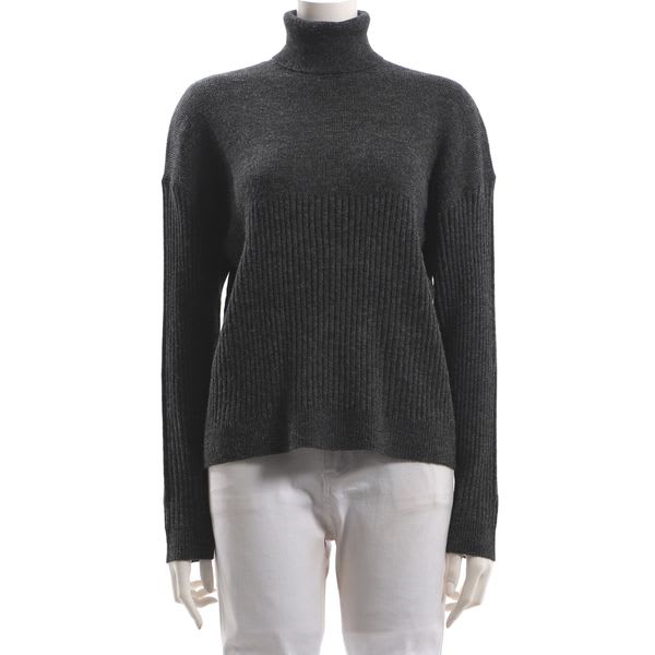 ドロップショルダータートルニット