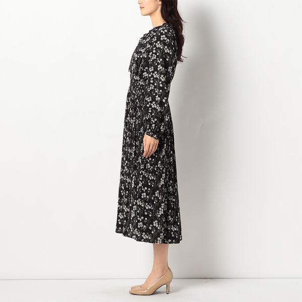 ボウタイプリーツ小花柄ワンピース