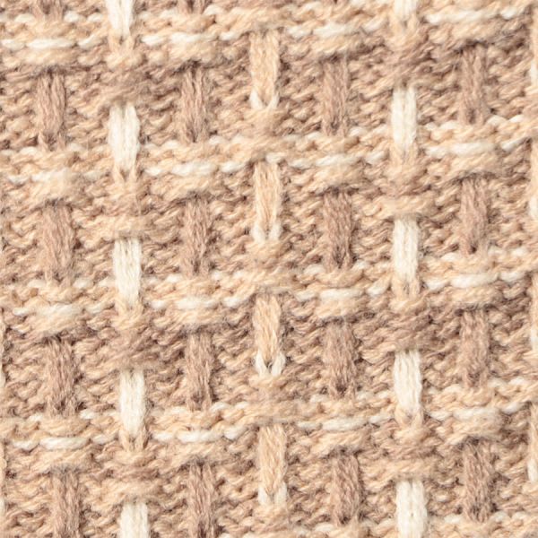 ドロップショルダーのツイードニット