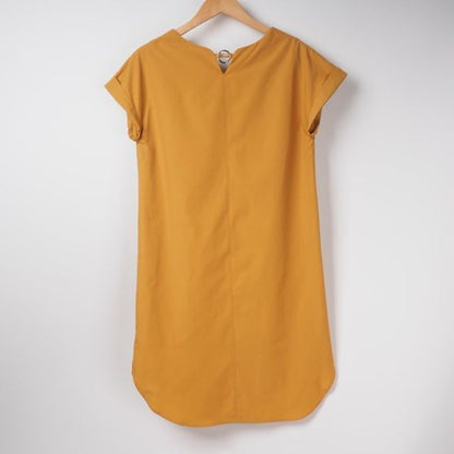 バックデザインストレートワンピース