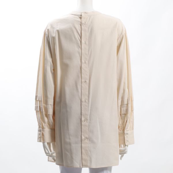 バックボタンデザインブラウス