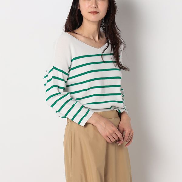 シンプルVネックニット