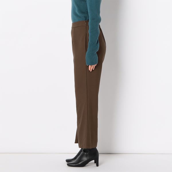 シンプルデザインフレアパンツ