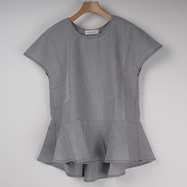 ペプラムデザインブラウス