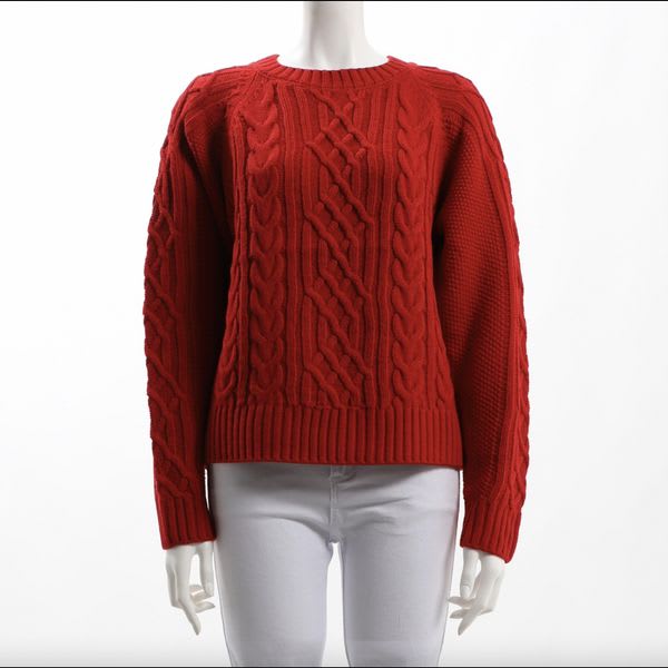 クルーネックケーブル編みニット