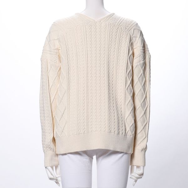 Vネックケーブルニット