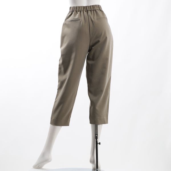 シンプルデザインテーパードパンツ