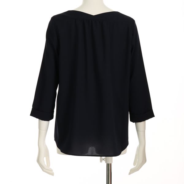 タック入りVネックブラウス