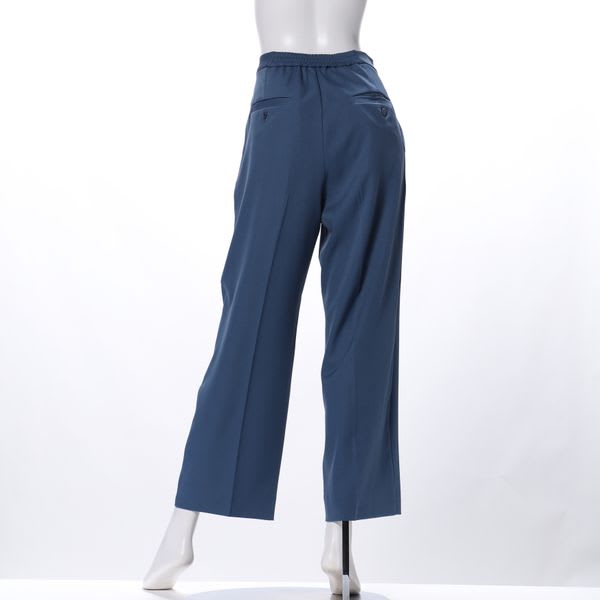 タック入りストレートパンツ