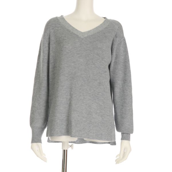 ゆったりシルエットVネックニット