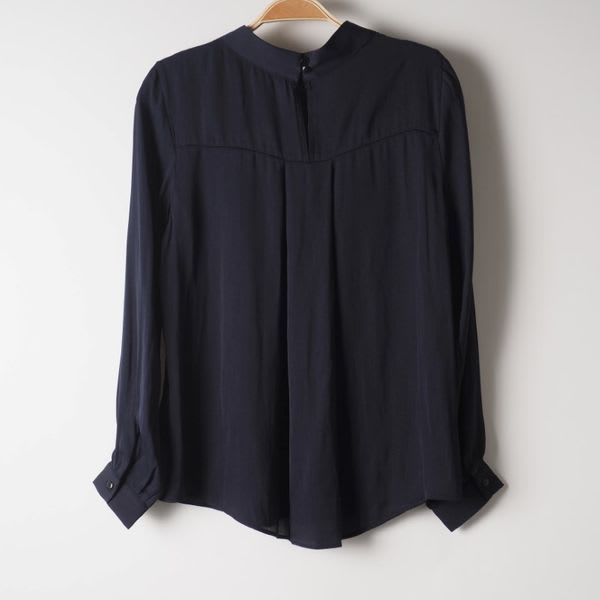 ギャザー入りブラウス