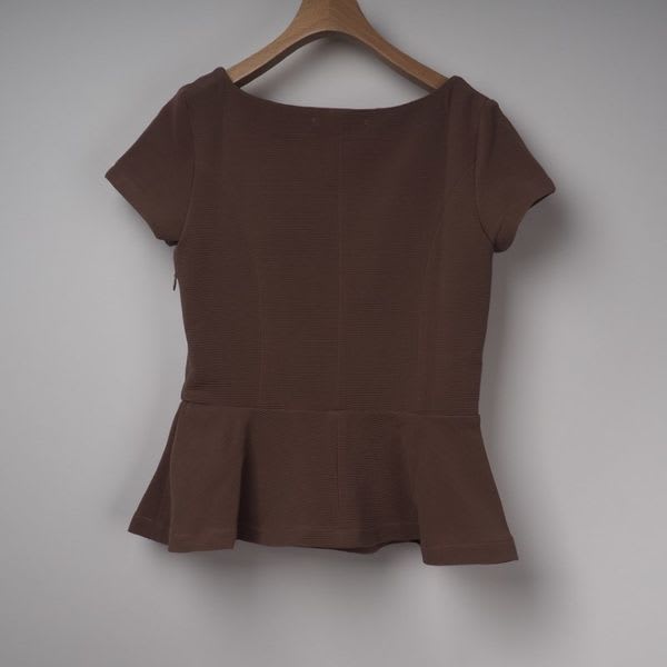 ボートネックペプラムブラウス