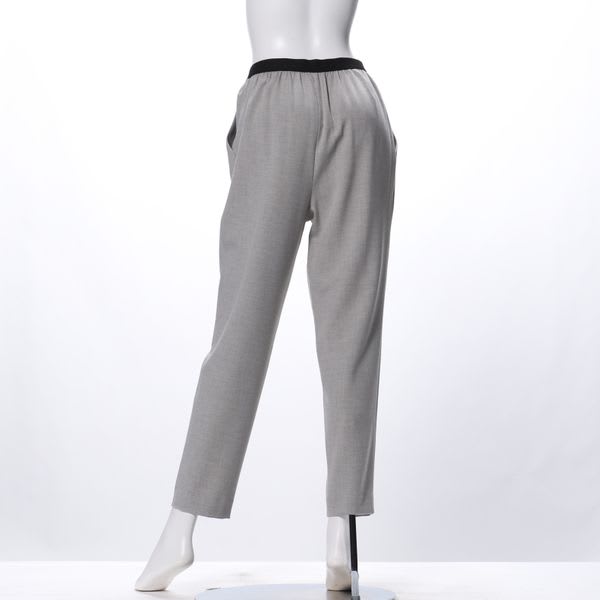 タック入りテーパードパンツ