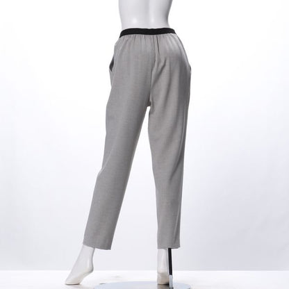 タック入りテーパードパンツ