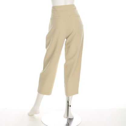 タック入りテーパードパンツ