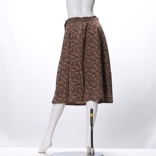 サイドボタン小花柄フレアスカート