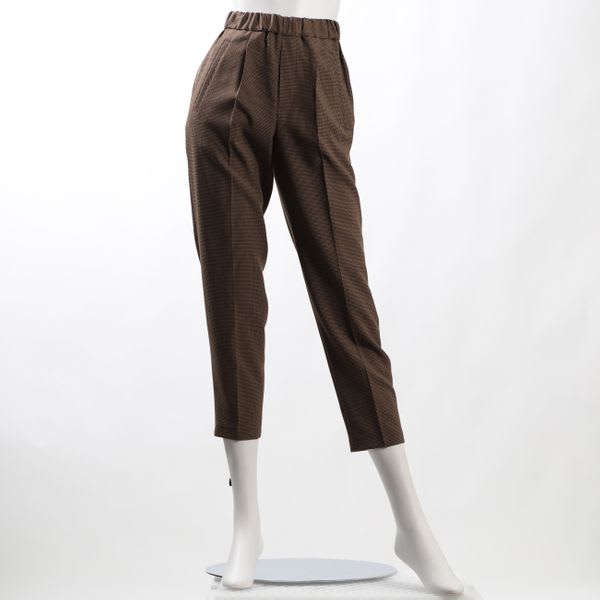 細かい総柄テーパードパンツ