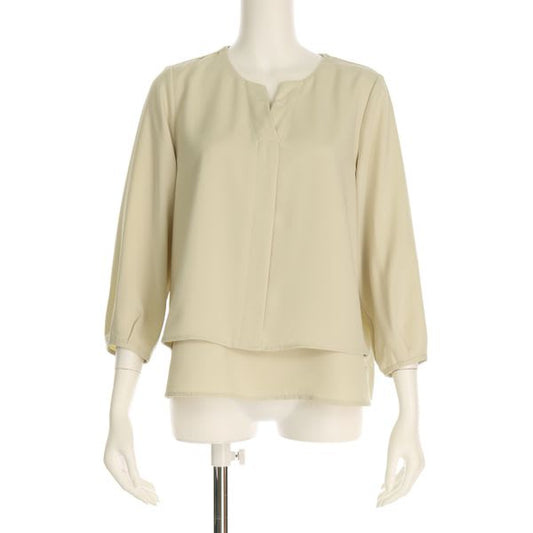 レイヤードデザインブラウス