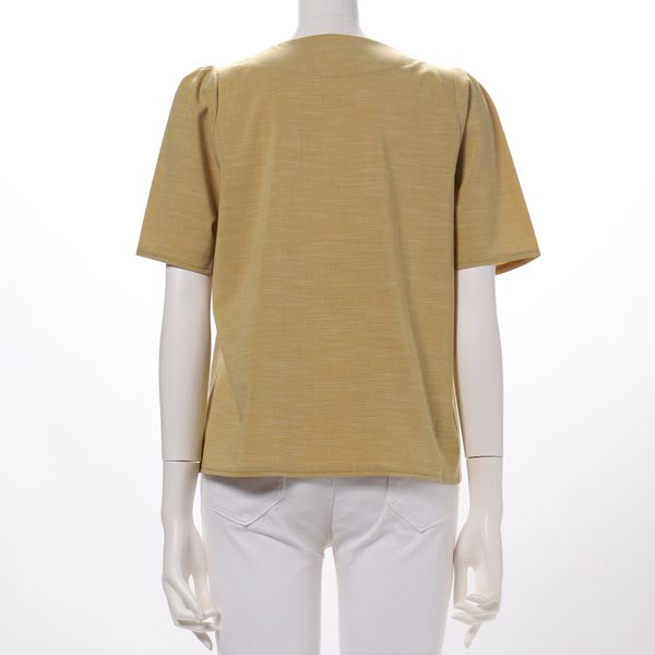 フロント釦クルーネックブラウス