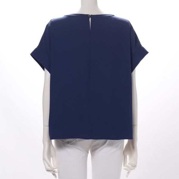 ゆったりめVネックブラウス