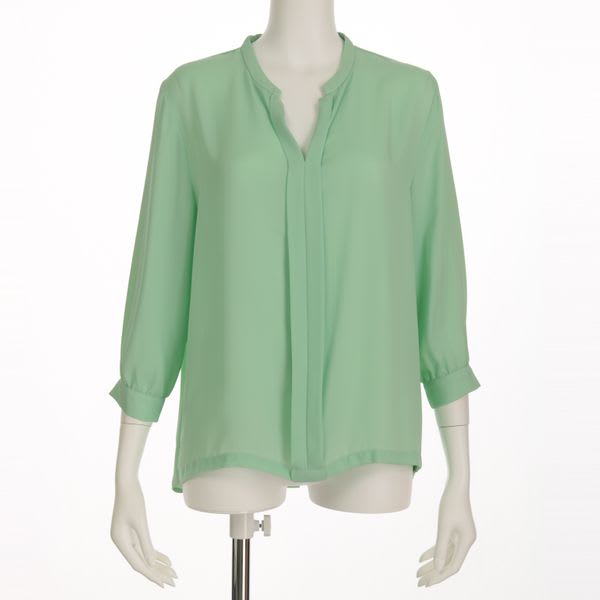 オープンフロントネックブラウス