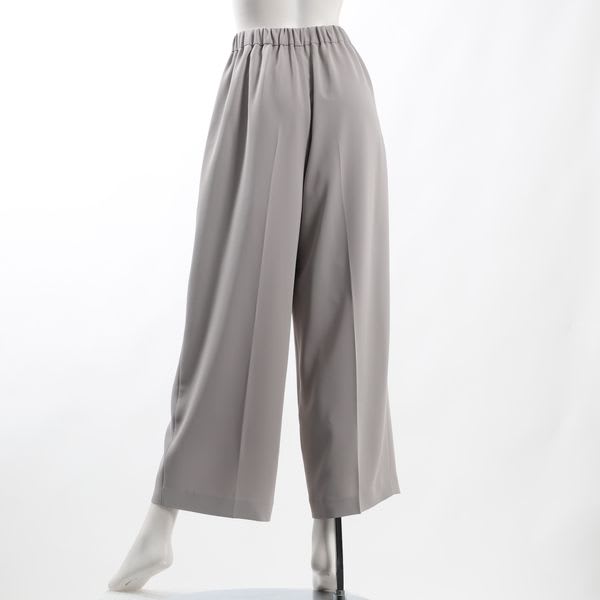 センターシーム入りワイドパンツ