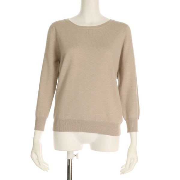 シンプルラウンドネックニット