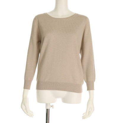 シンプルラウンドネックニット