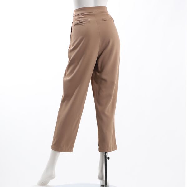 サイドボタンタック入りテーパードパンツ
