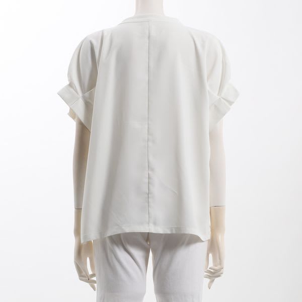 袖タックオープンフロントネックブラウス