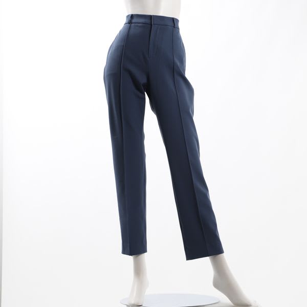 センターシーム入りテーパードパンツ