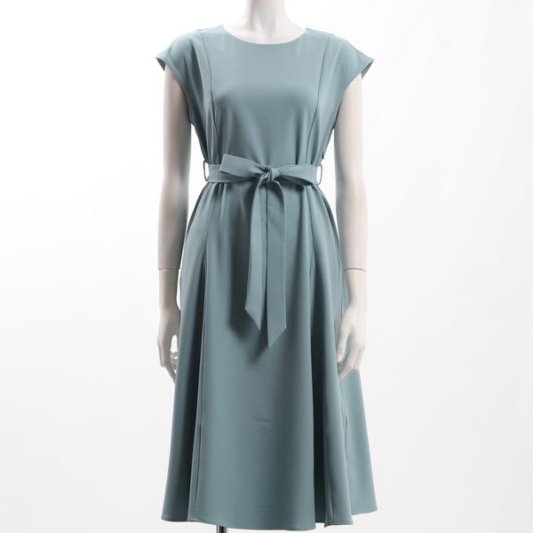 ウエストリボン付きラウンドネックワンピース