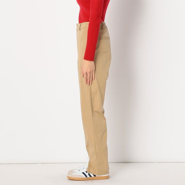 さらっとした素材感テーパードパンツ