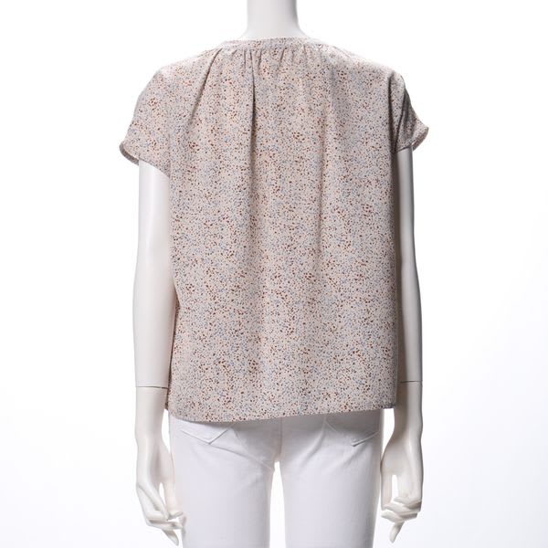 幾何柄プリントオープンフロントネックブラウス